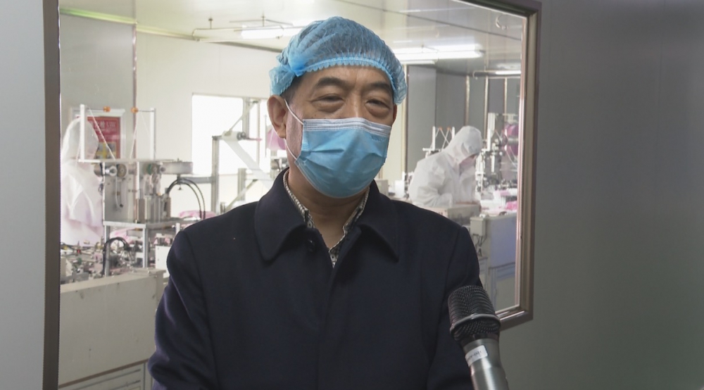 鄭州市醫(yī)用口罩日產(chǎn)能達230萬只。疫情就是命令，防控就是責(zé)任。